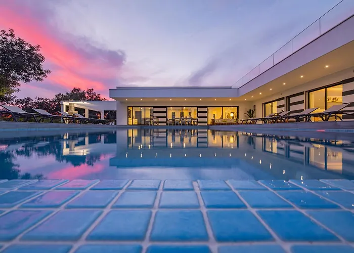 Bluehorizon Luxury Villa *