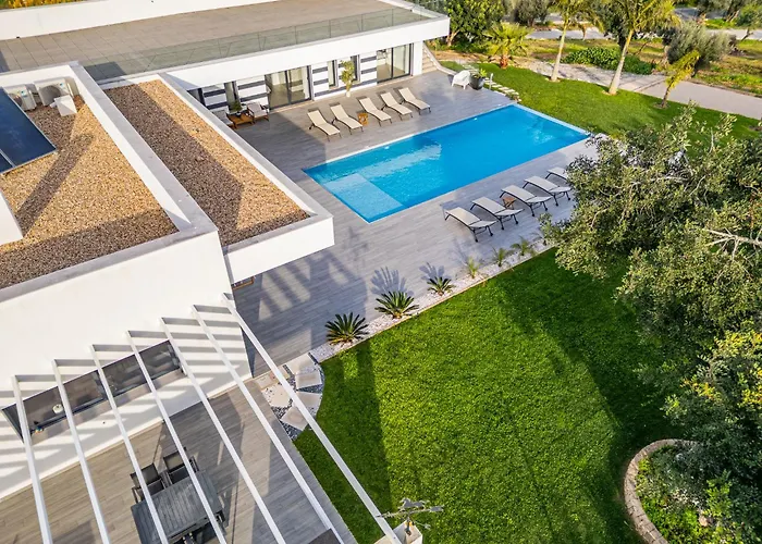 Bluehorizon Luxury Villa