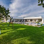 Bluehorizon Luxury Villa *